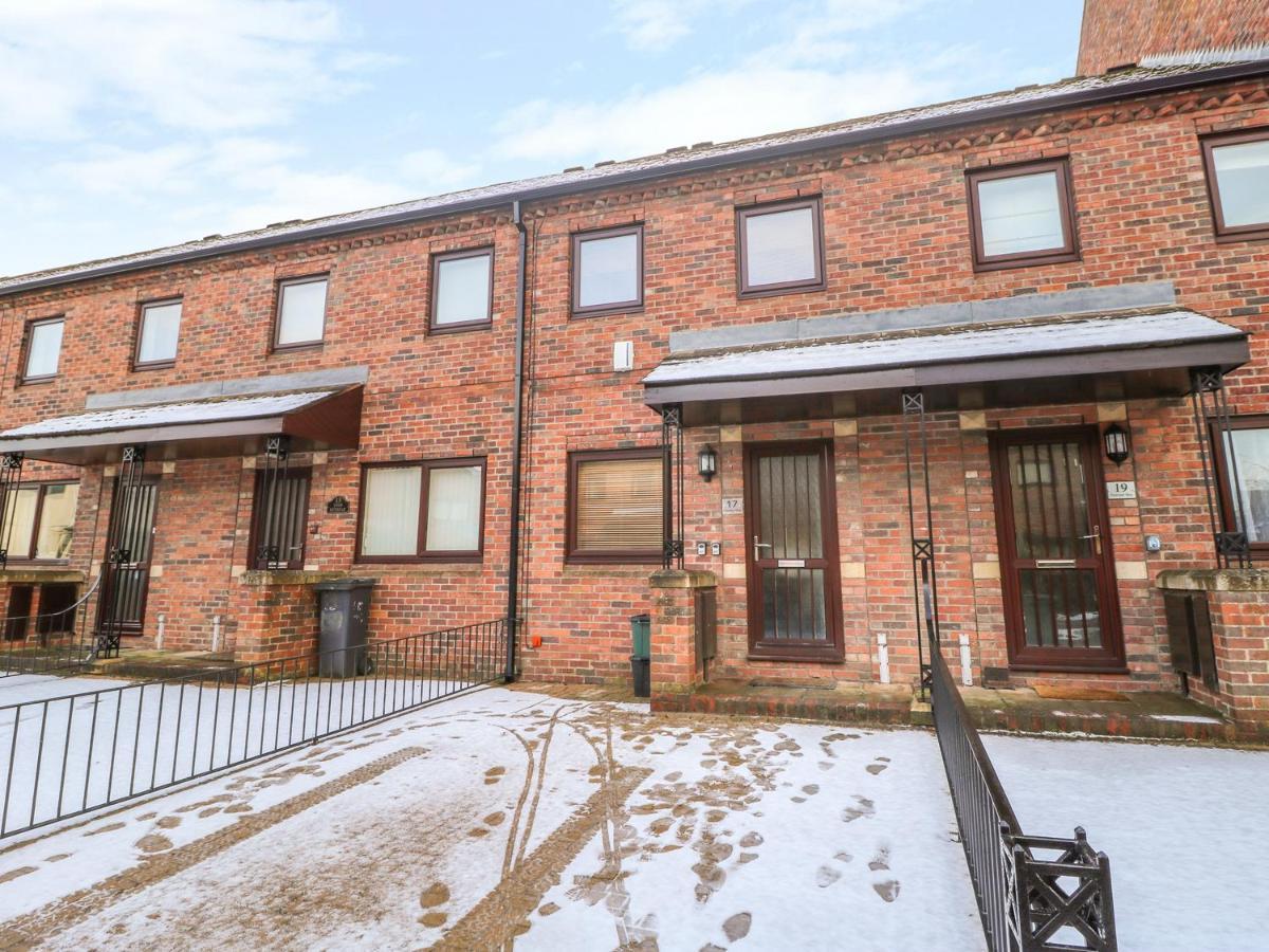 17 Fewster Way Villa Йорк Екстериор снимка