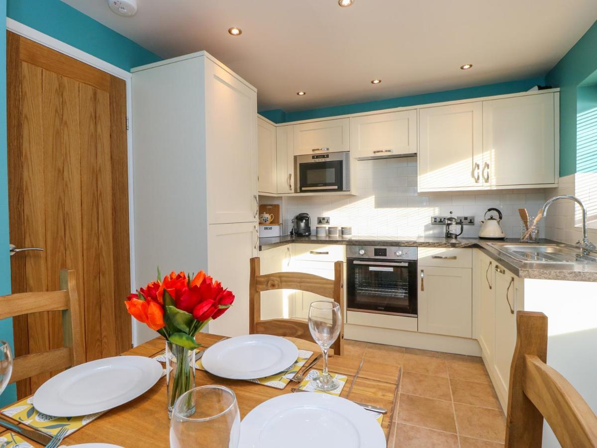 17 Fewster Way Villa Йорк Екстериор снимка