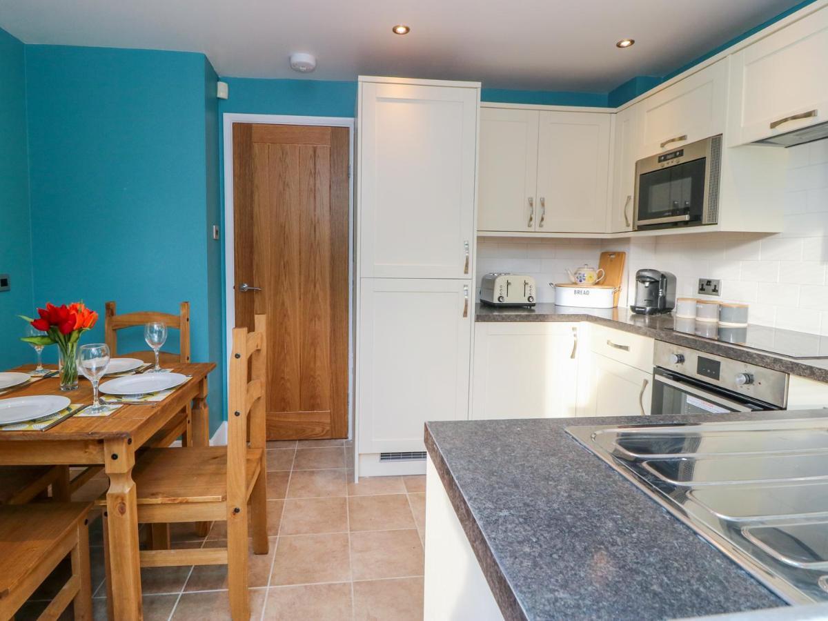 17 Fewster Way Villa Йорк Екстериор снимка